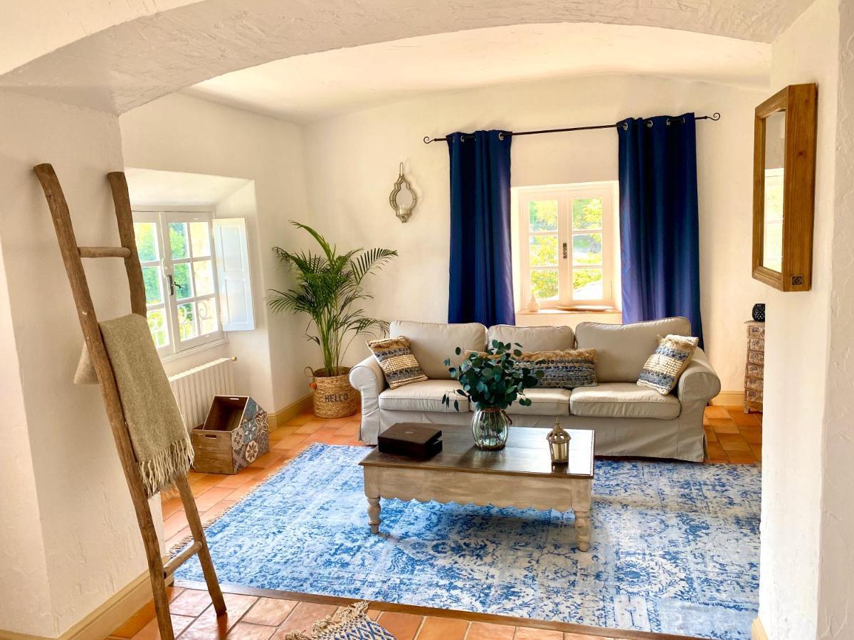 L'Effrontee Bed and Breakfast Tourrettes-sur-Loup Exteriör bild