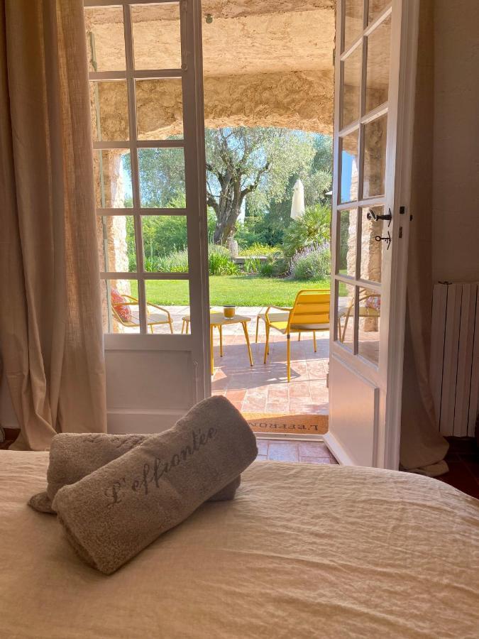 L'Effrontee Bed and Breakfast Tourrettes-sur-Loup Exteriör bild