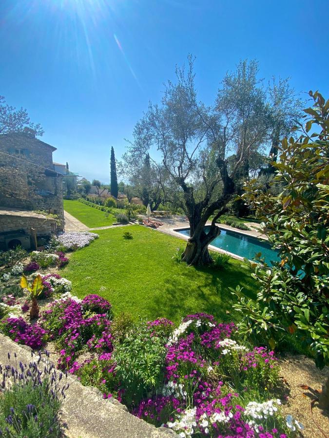 L'Effrontee Bed and Breakfast Tourrettes-sur-Loup Exteriör bild
