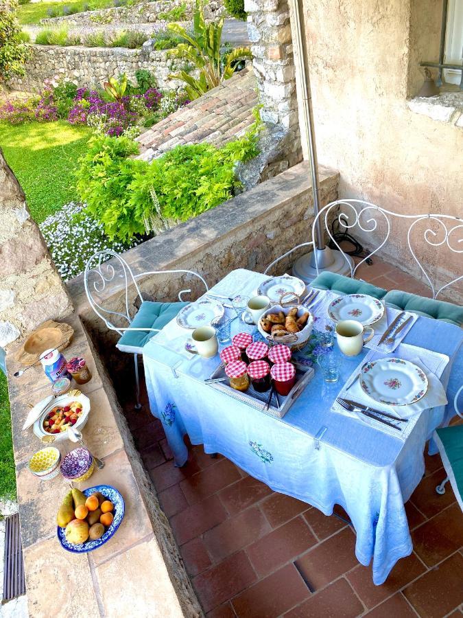 L'Effrontee Bed and Breakfast Tourrettes-sur-Loup Exteriör bild