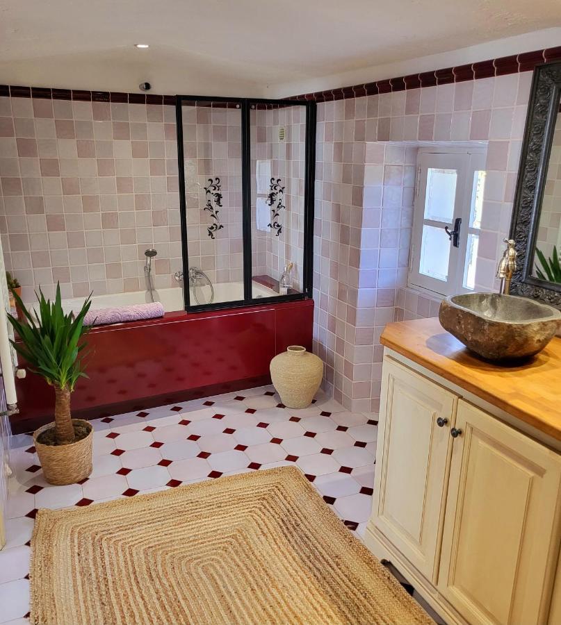L'Effrontee Bed and Breakfast Tourrettes-sur-Loup Exteriör bild